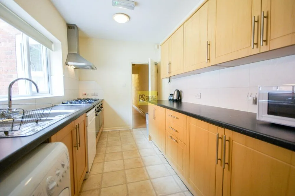 7 bedroom terraced house for rent