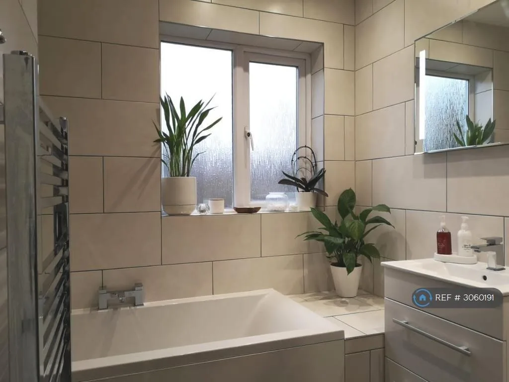 2 bedroom semi-detached house for rent