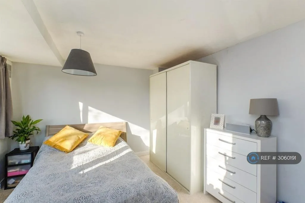 2 bedroom semi-detached house for rent