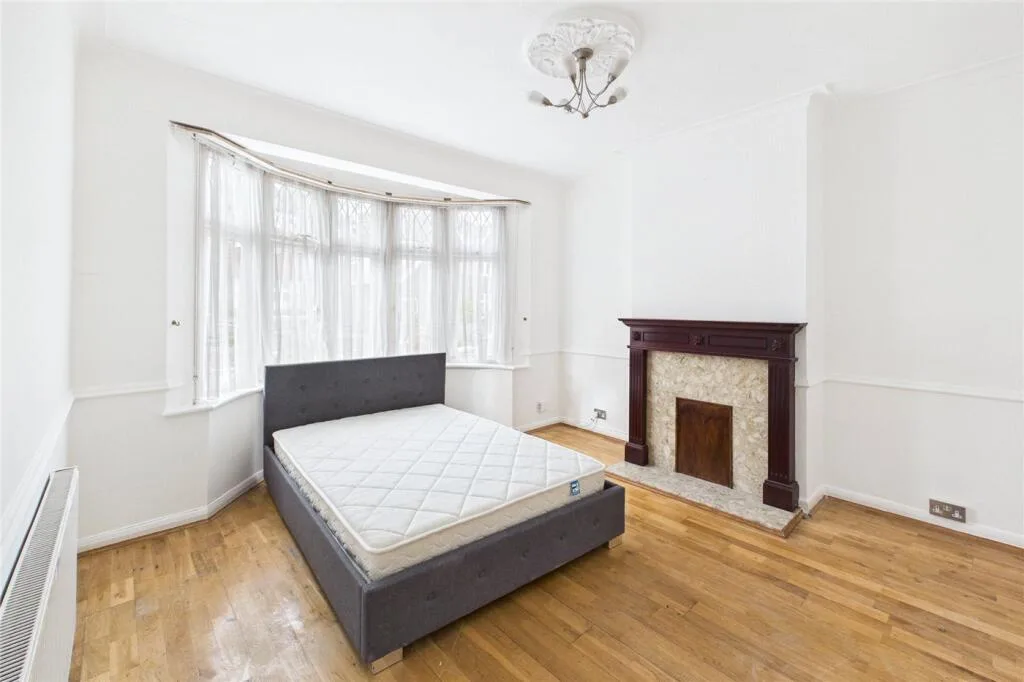 4 bedroom semi-detached house for rent