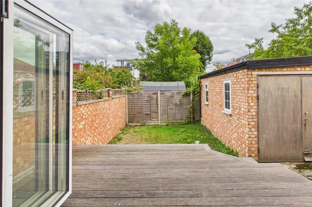 4 bedroom semi-detached house for rent