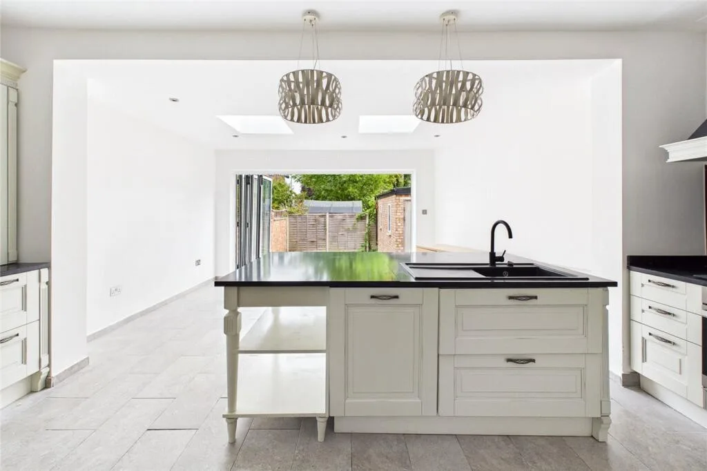 4 bedroom semi-detached house for rent