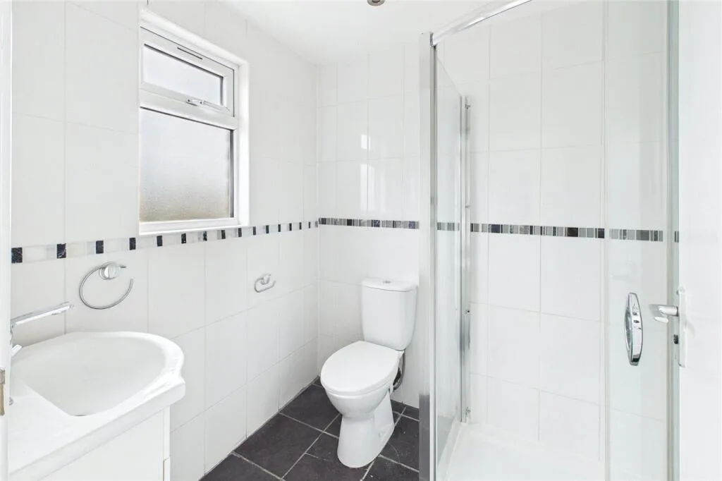 4 bedroom semi-detached house for rent