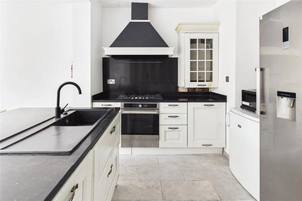 4 bedroom semi-detached house for rent