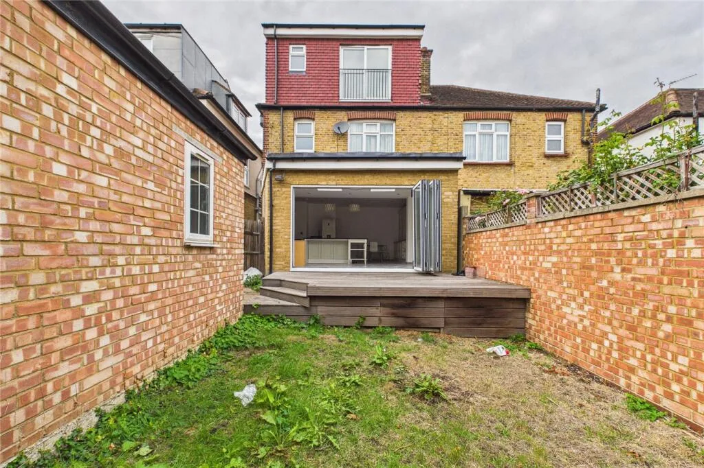 4 bedroom semi-detached house for rent