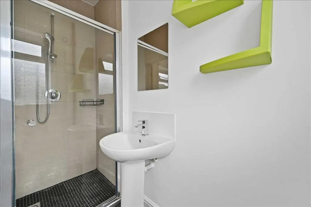 3 bedroom maisonette for rent