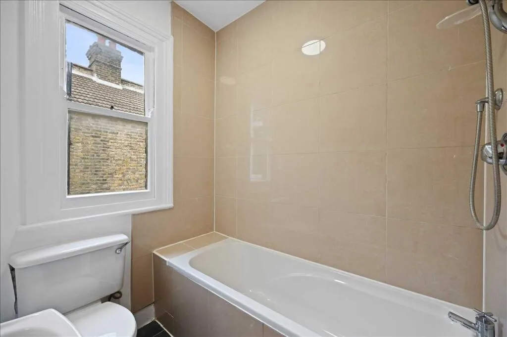 3 bedroom maisonette for rent