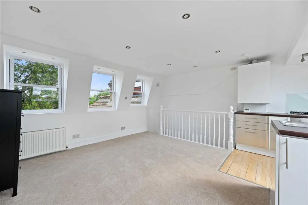 3 bedroom maisonette for rent