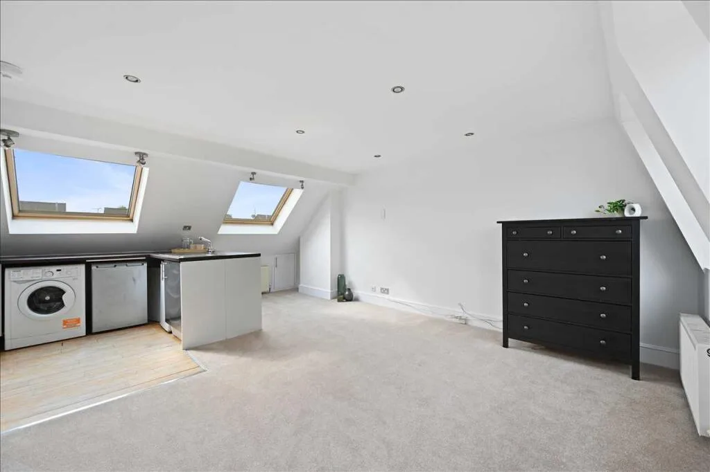 3 bedroom maisonette for rent