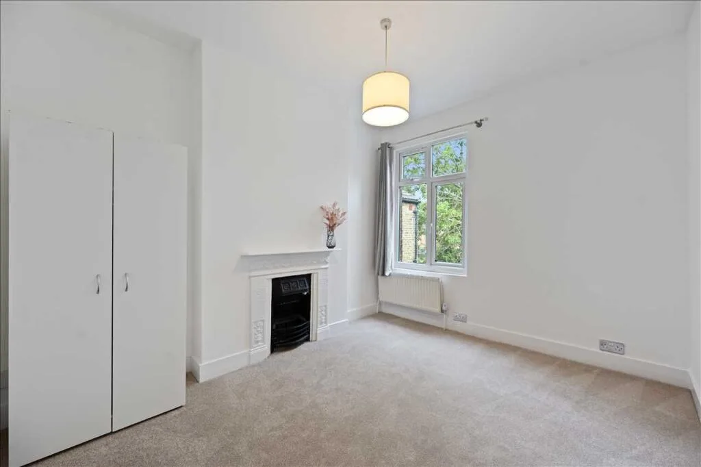 3 bedroom maisonette for rent