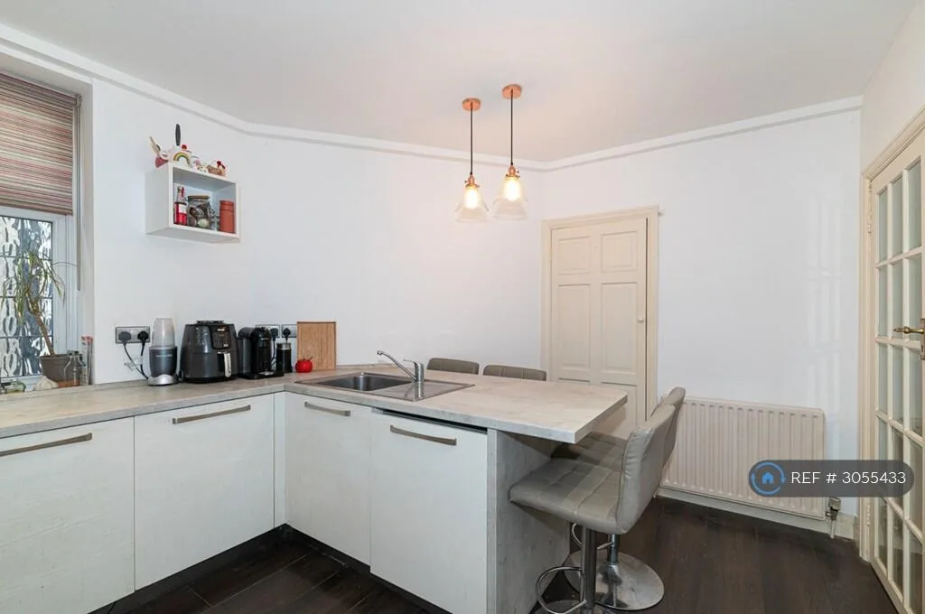 3 bedroom flat for rent