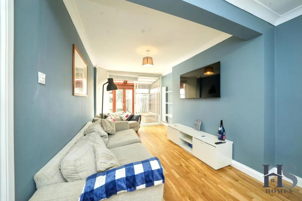 3 bedroom semi-detached house for rent