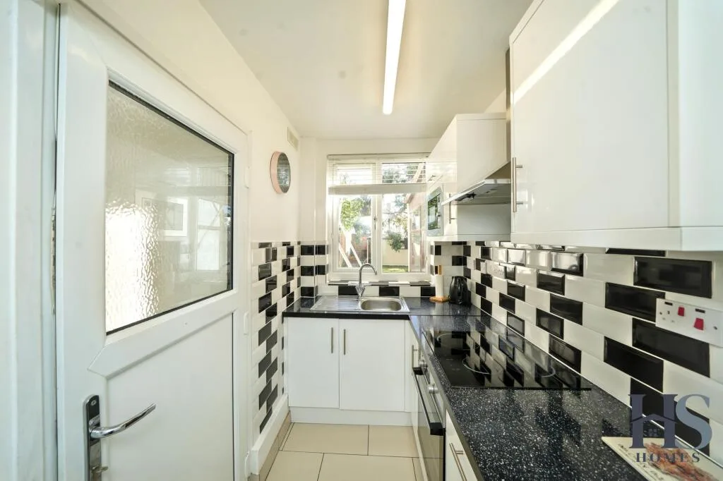 3 bedroom semi-detached house for rent