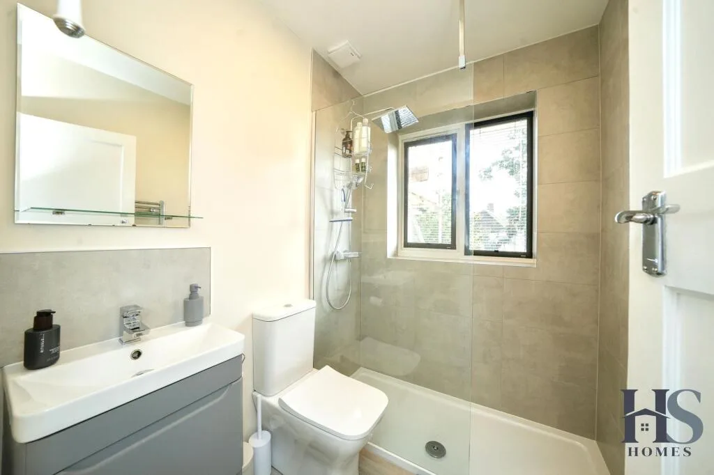 3 bedroom semi-detached house for rent
