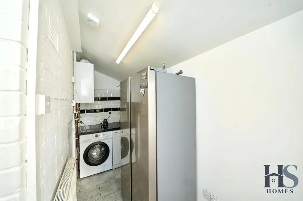 3 bedroom semi-detached house for rent