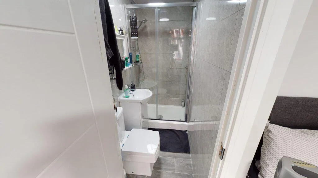 6 bedroom house for rent