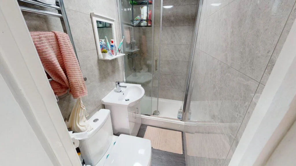 6 bedroom house for rent