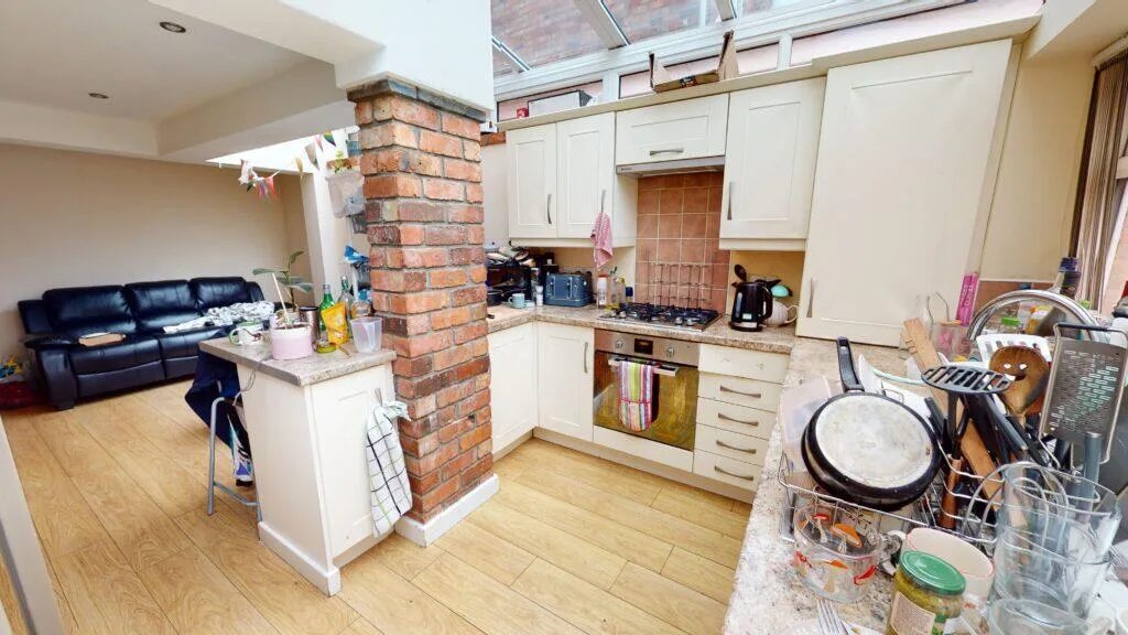 6 bedroom house for rent