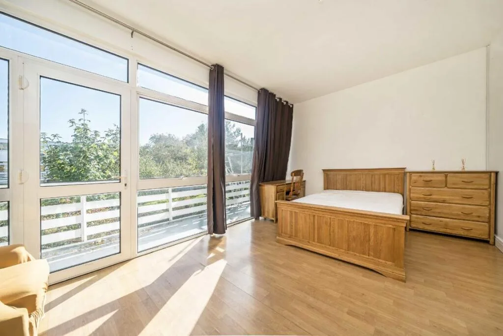5 bedroom terraced house for rent