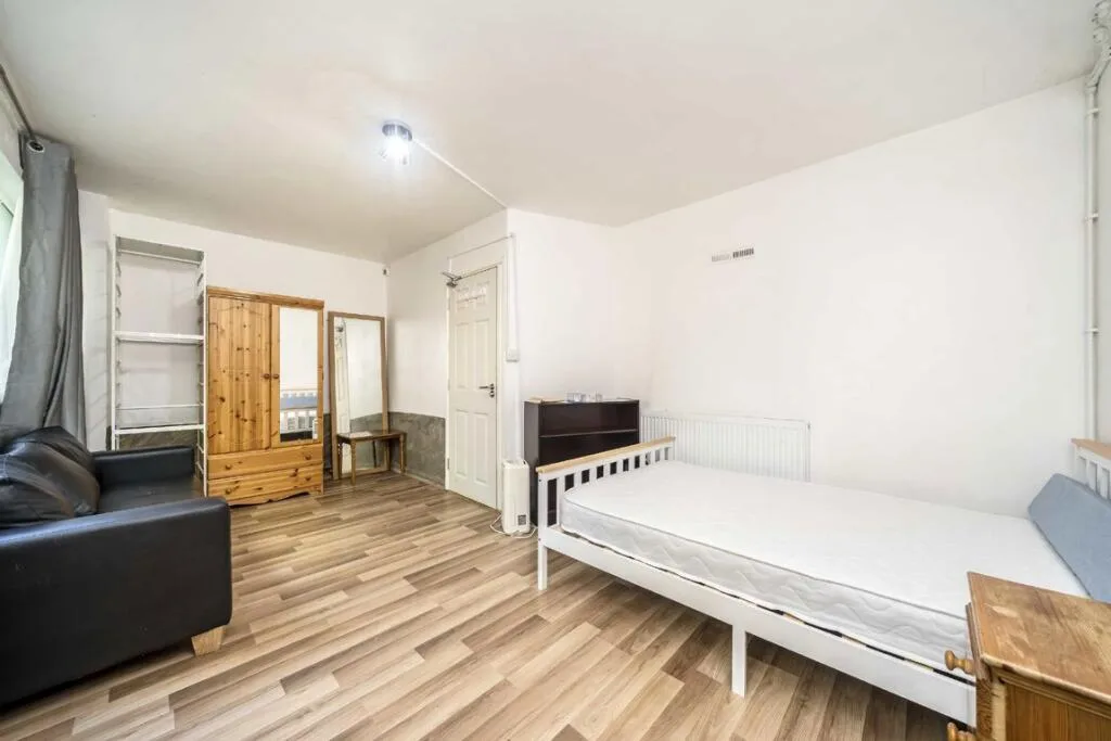 5 bedroom terraced house for rent