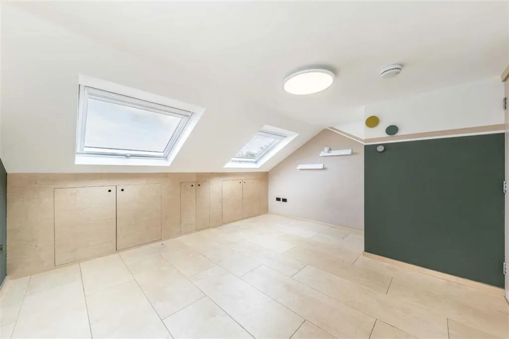4 bedroom terraced house for rent