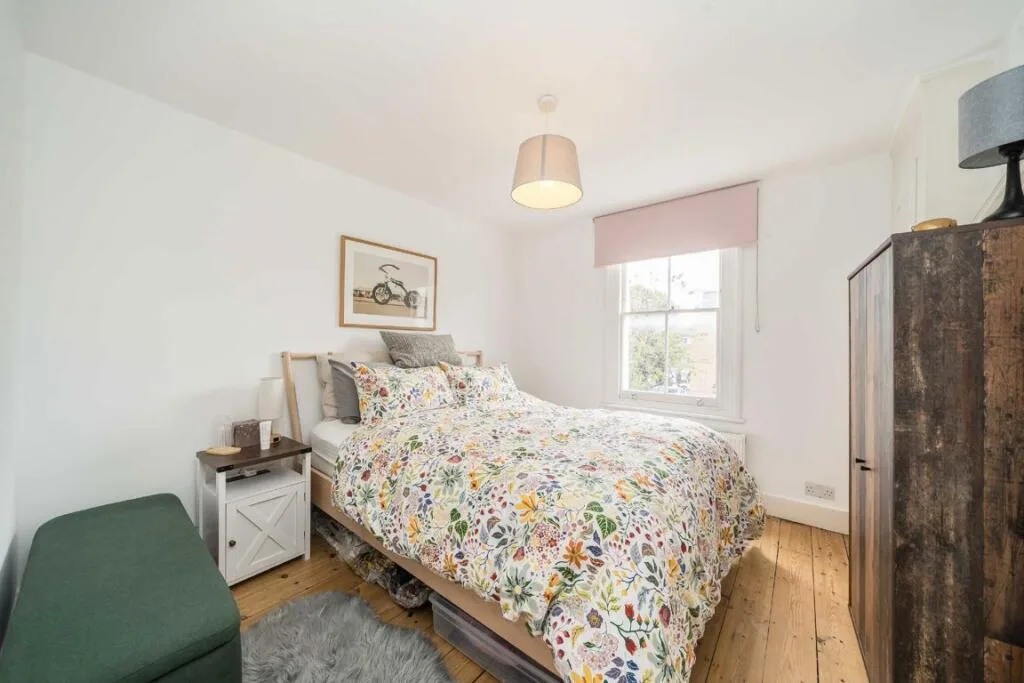 5 bedroom detached house for rent