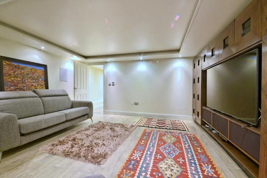 5 bedroom terraced house for rent