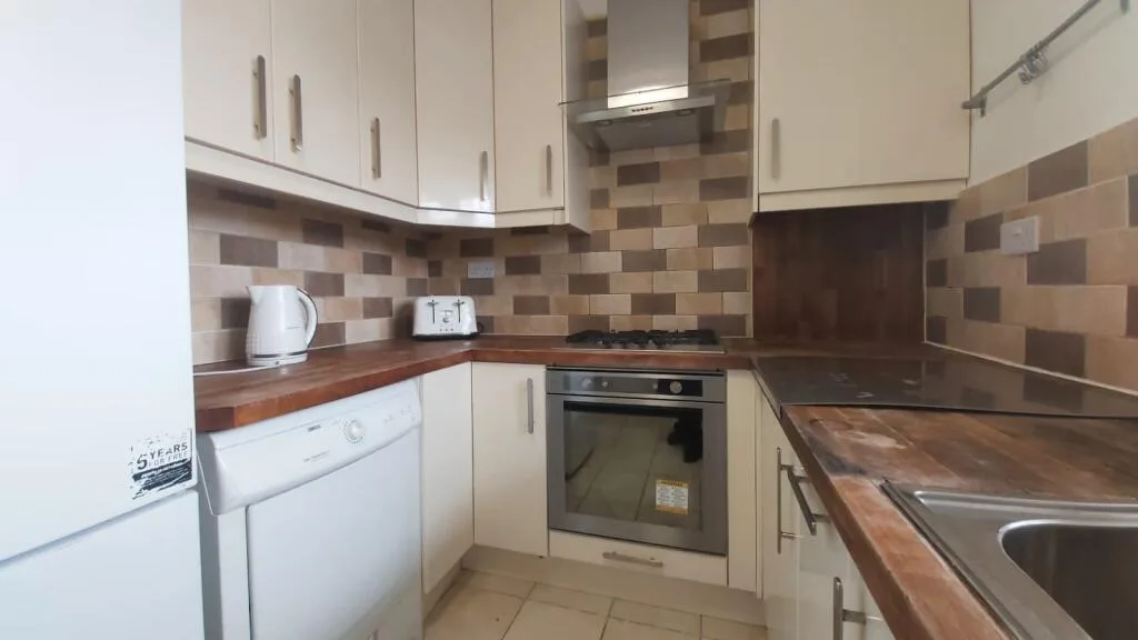 3 bedroom flat for rent