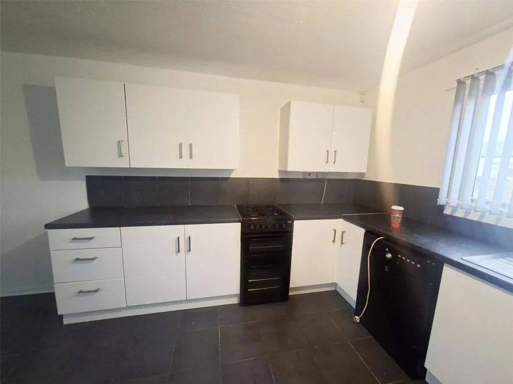 4 bedroom semi-detached house for rent