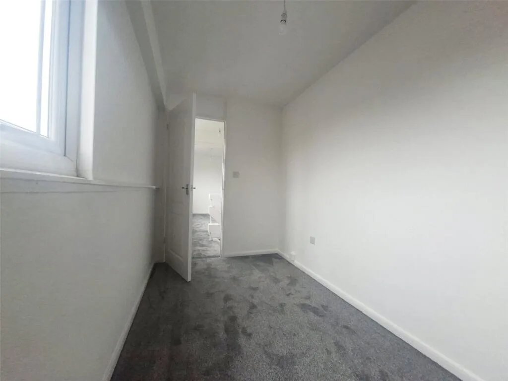 4 bedroom semi-detached house for rent