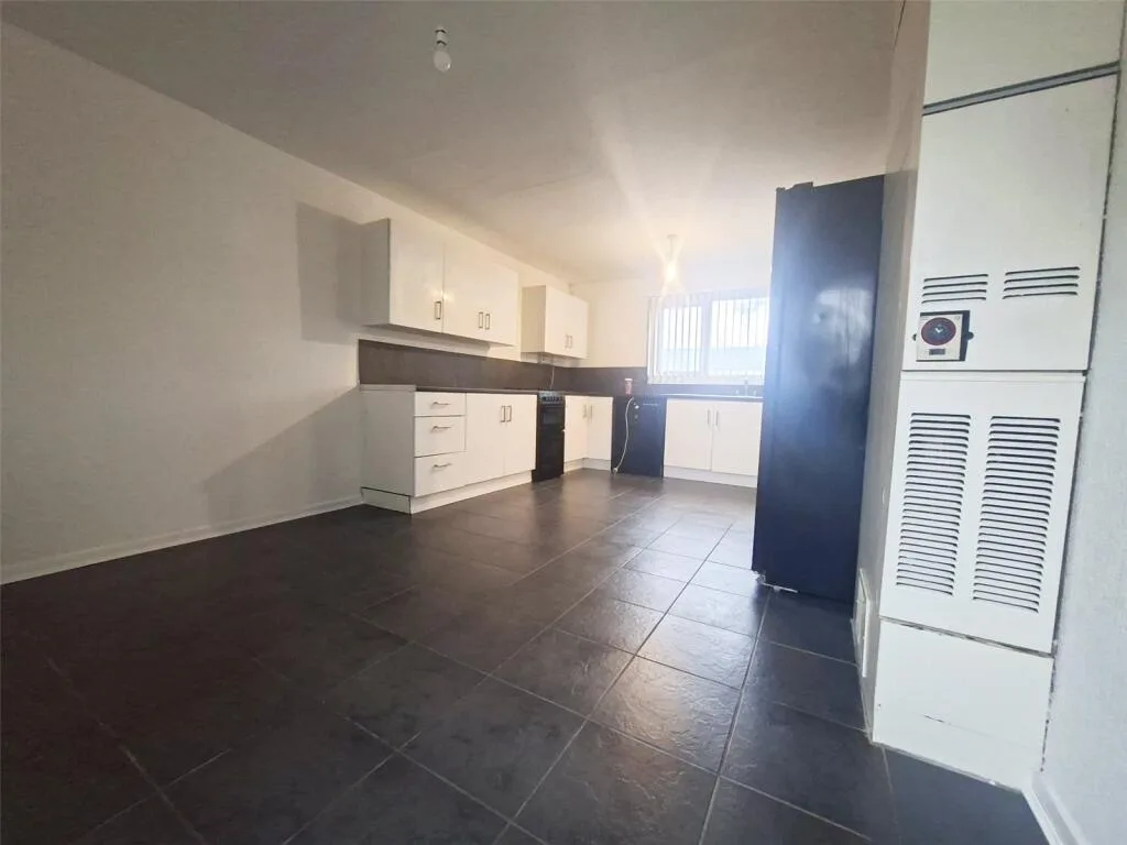 4 bedroom semi-detached house for rent