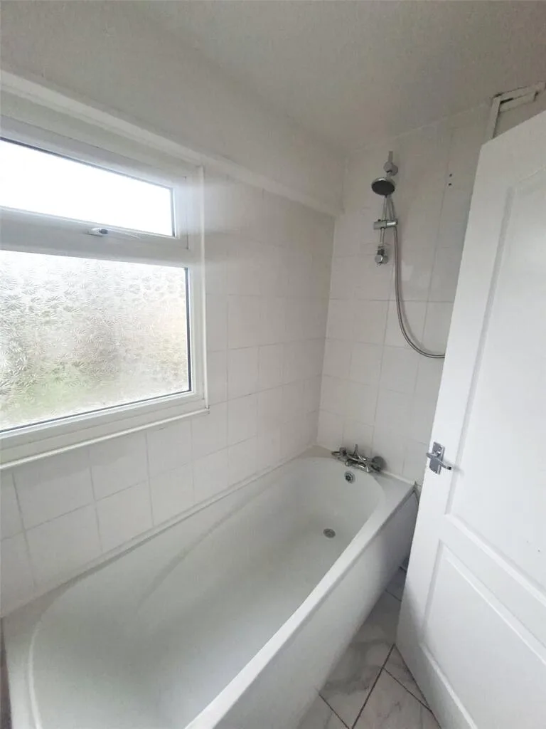 4 bedroom semi-detached house for rent