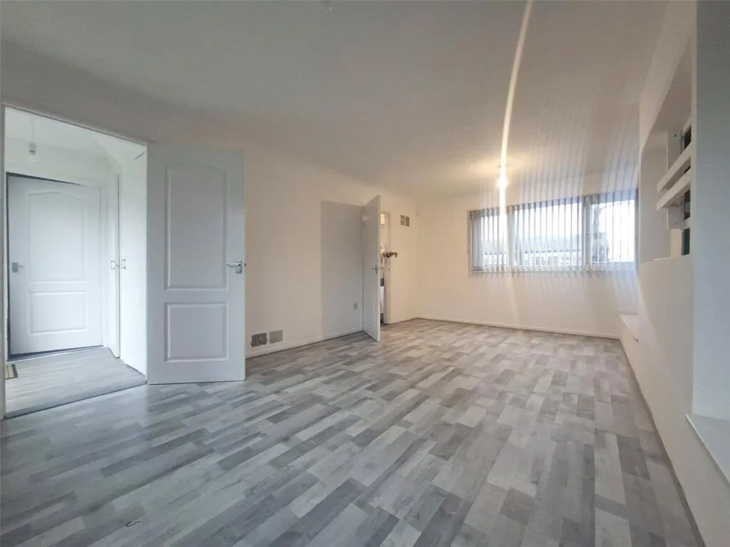 4 bedroom semi-detached house for rent