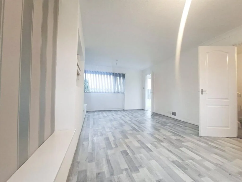 4 bedroom semi-detached house for rent