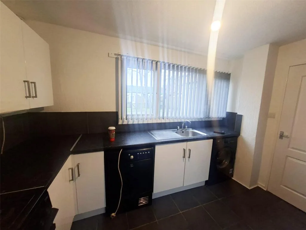 4 bedroom semi-detached house for rent