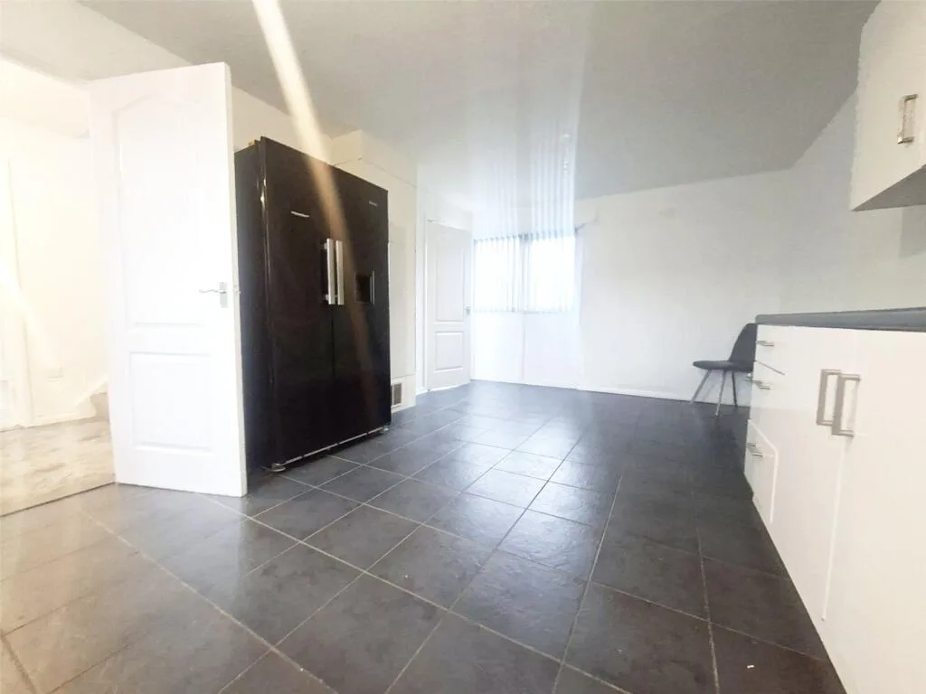 4 bedroom semi-detached house for rent