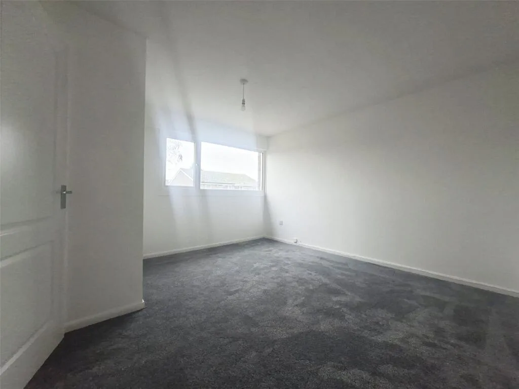 4 bedroom semi-detached house for rent