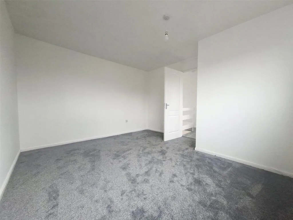4 bedroom semi-detached house for rent