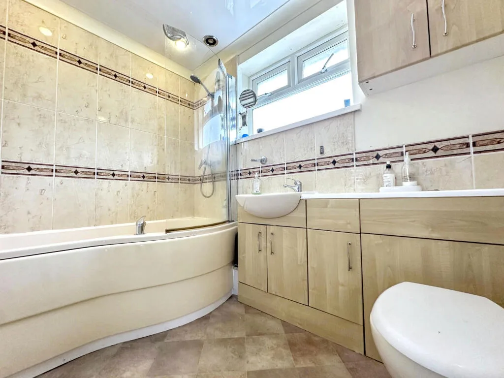 3 bedroom semi-detached house for rent