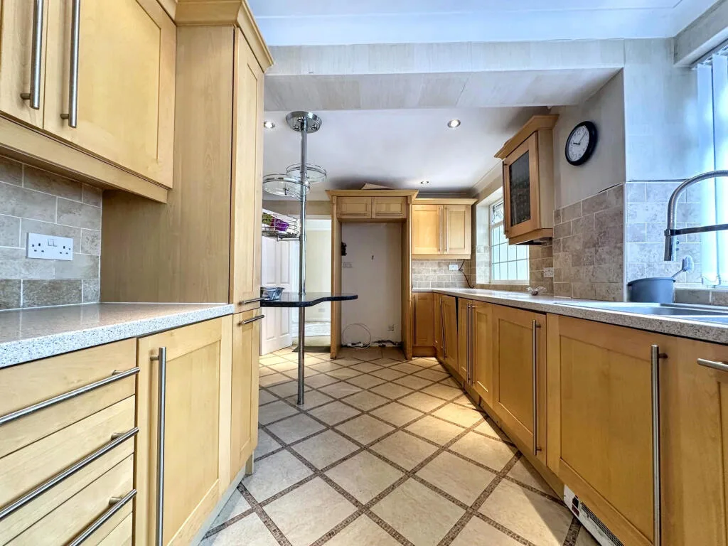 3 bedroom semi-detached house for rent