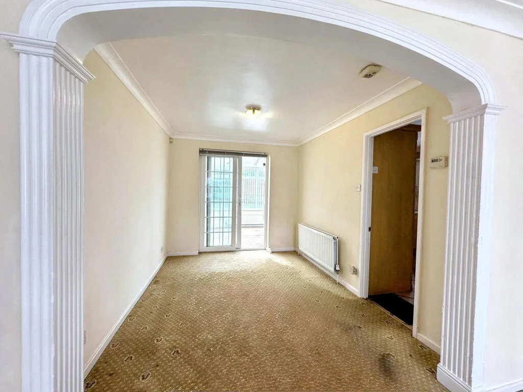 3 bedroom semi-detached house for rent