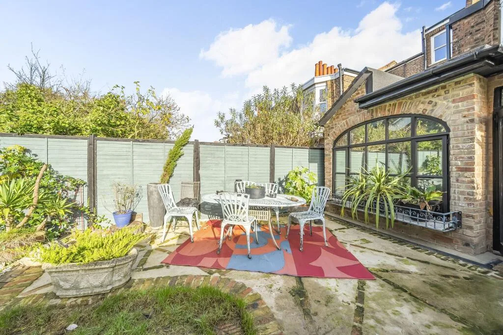 5 bedroom house for rent