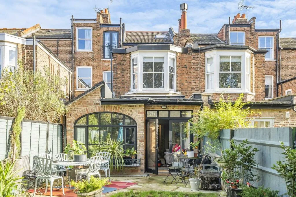 5 bedroom house for rent