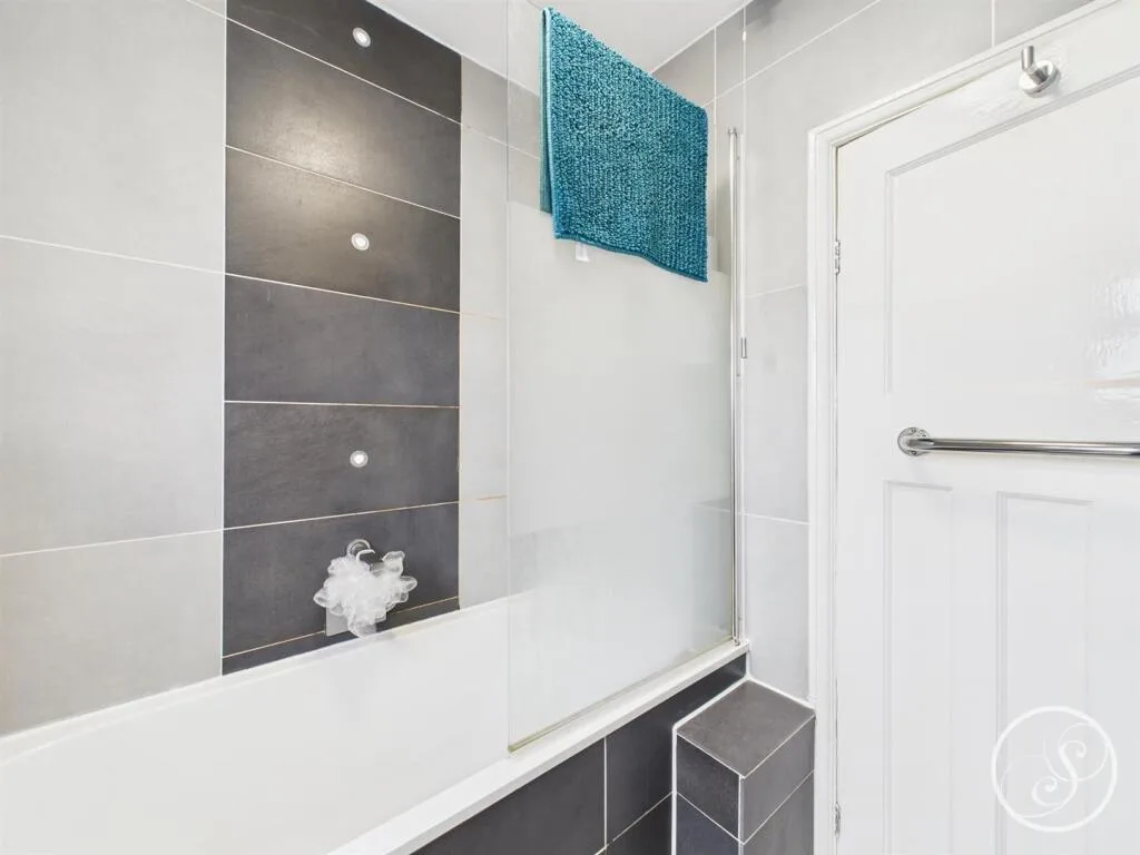 3 bedroom semi-detached house for rent