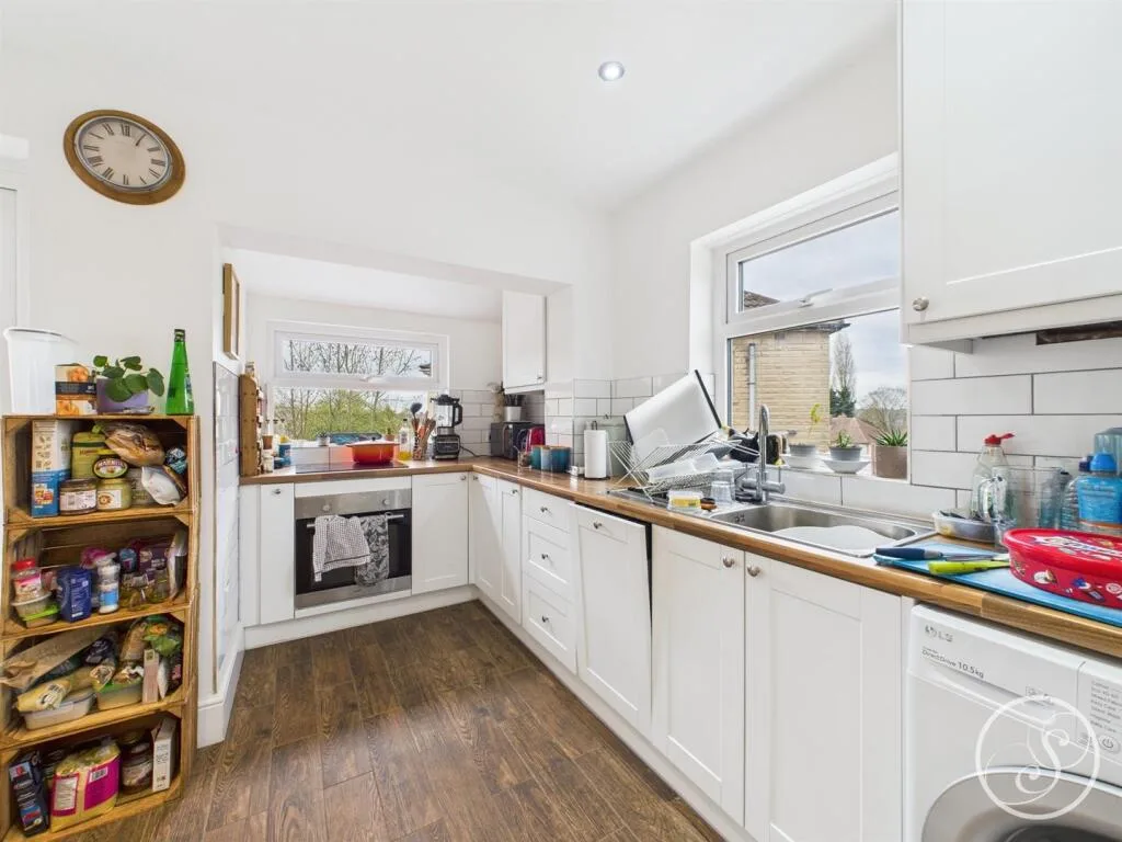 3 bedroom semi-detached house for rent