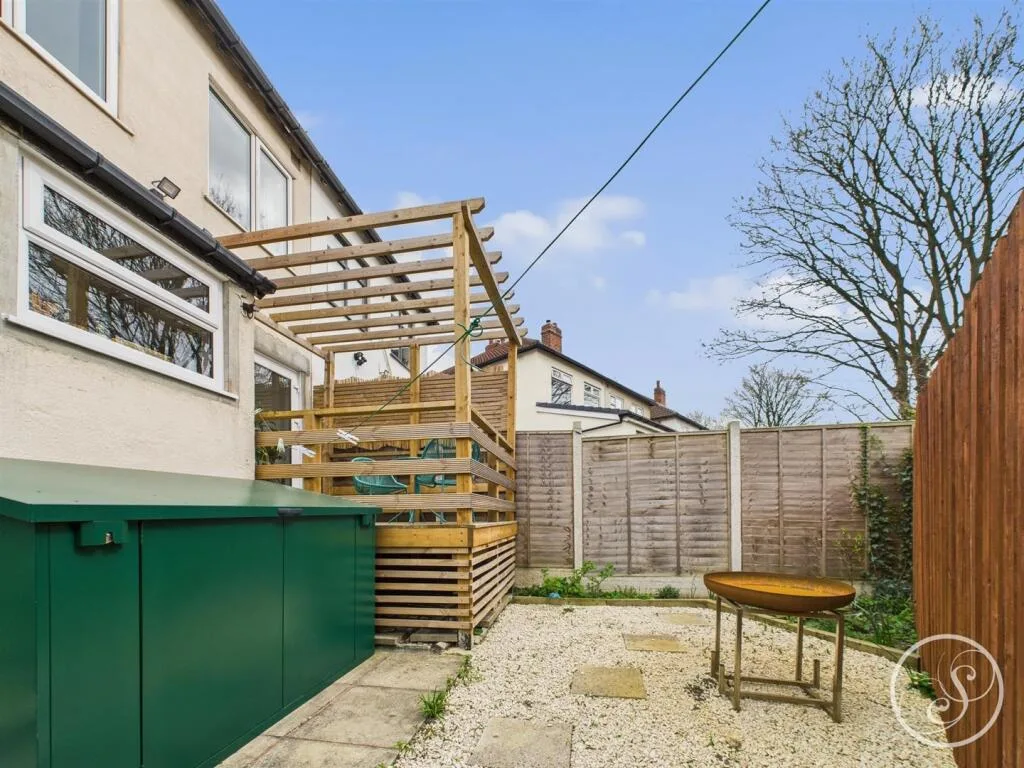 3 bedroom semi-detached house for rent