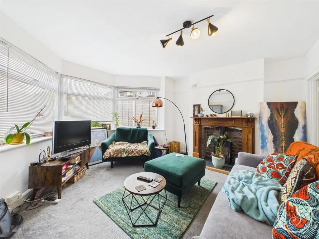 3 bedroom semi-detached house for rent