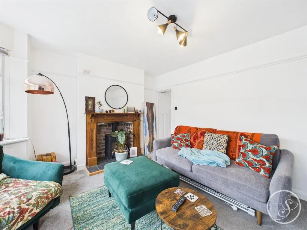 3 bedroom semi-detached house for rent