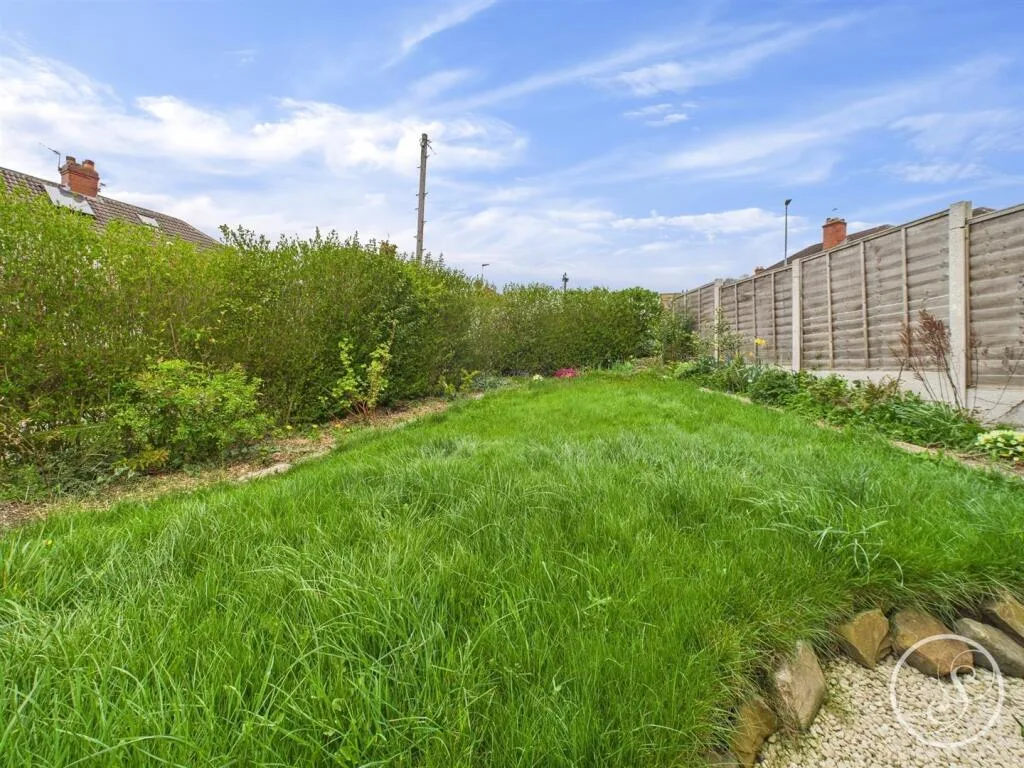 3 bedroom semi-detached house for rent