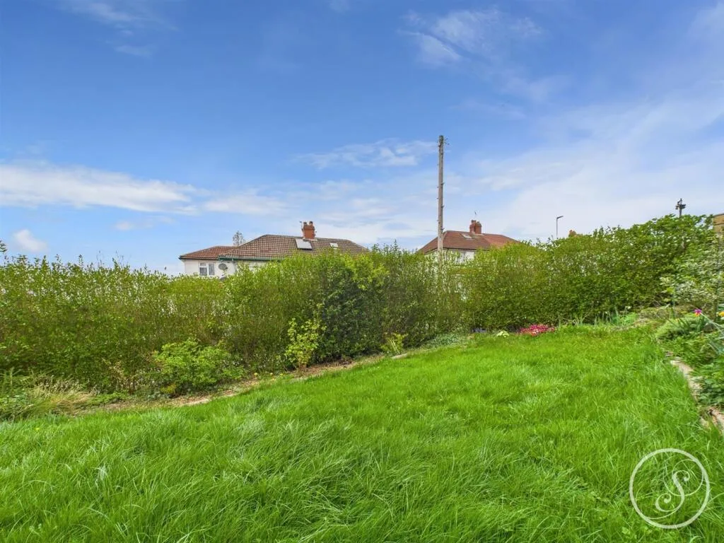 3 bedroom semi-detached house for rent